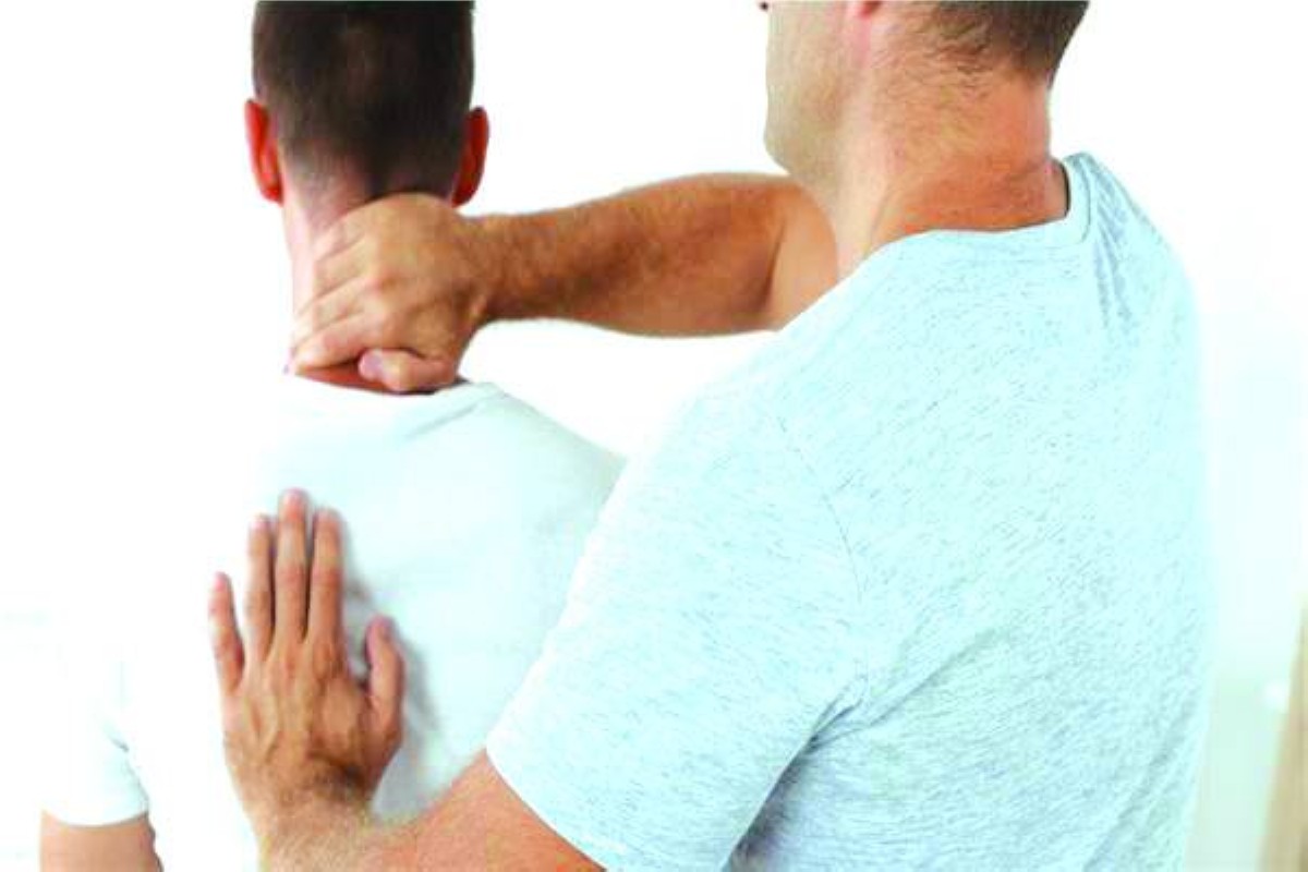 «الطقطقة».. أضرار صحية وتداعيات خطيرة