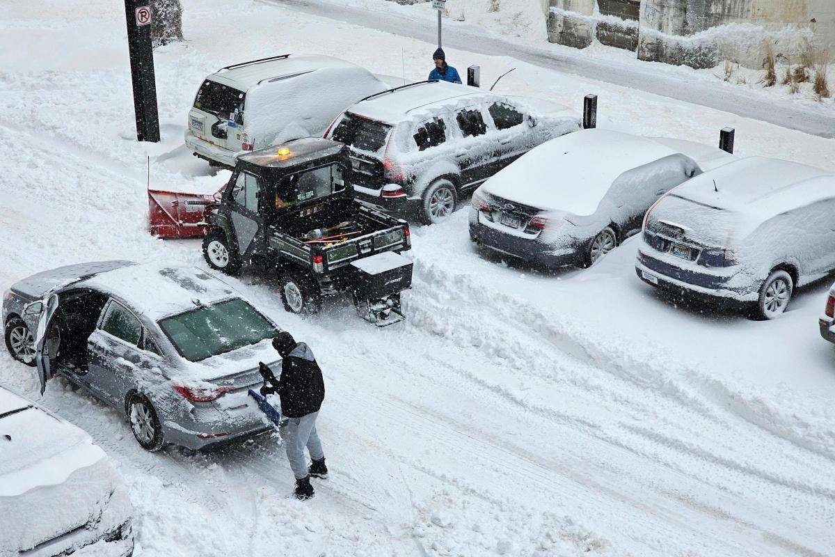 عواصف قوية تضرب الولايات المتحدة وتتسبب في وفيات ودمار