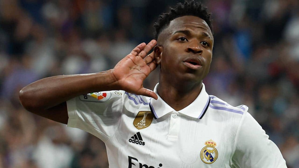 صافرات في الملعب وغضب في الميديا.. هل اقترب رحيل فينيسيوس عن ريال مدريد؟