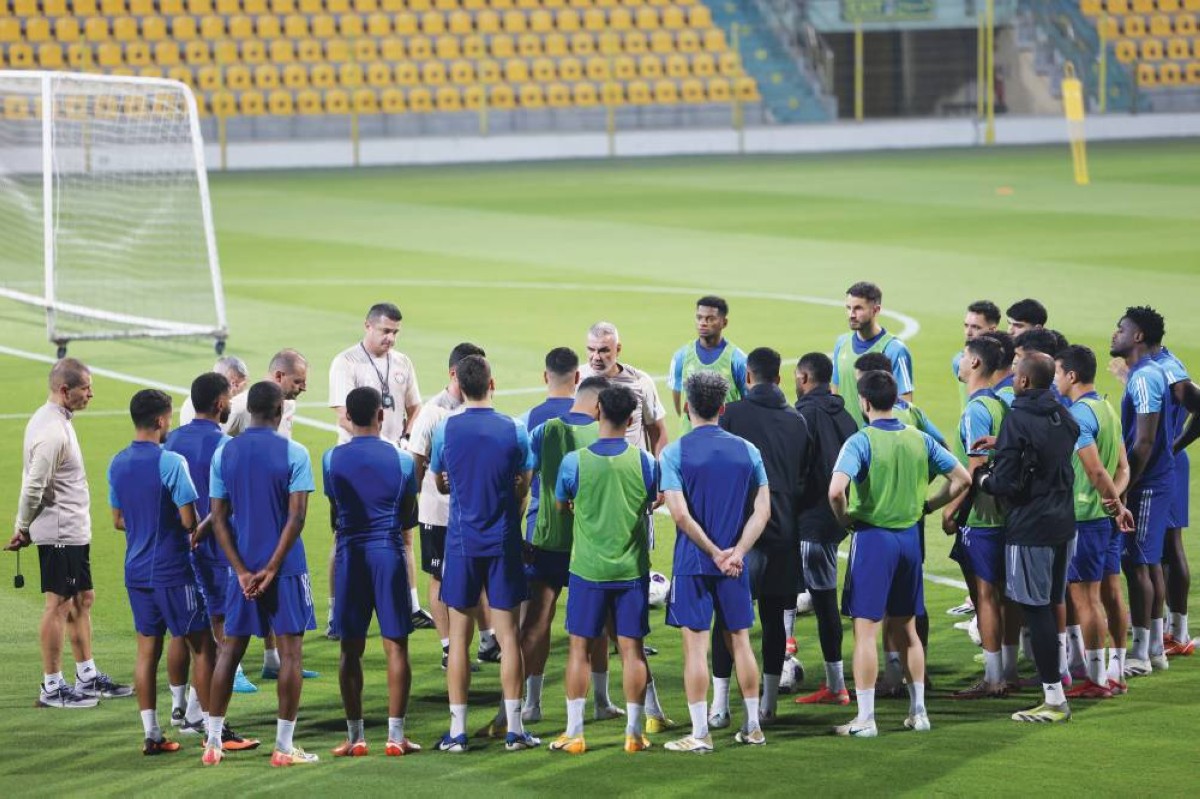 «الأبيض» كامل الصفوف تحضيراً لمواجهة أوزبكستان