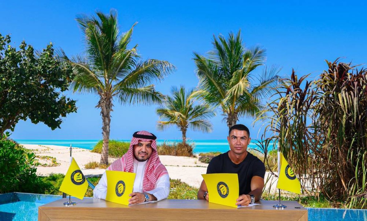 القصة مستمرة.. النصر يمدد عقد رونالدو حتى 2027