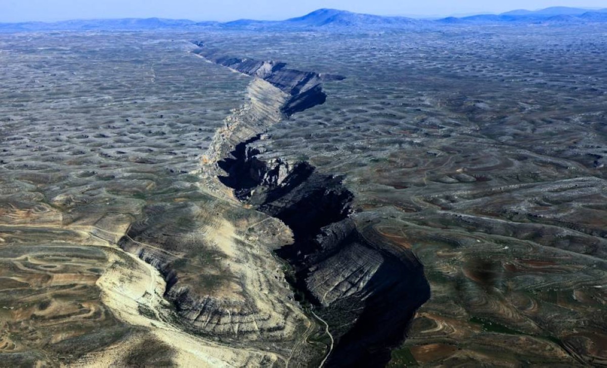 مارد يوكون يستيقظ... صدع تينتينا بطول ألف كيلومتر يهدد بتفكيك كندا