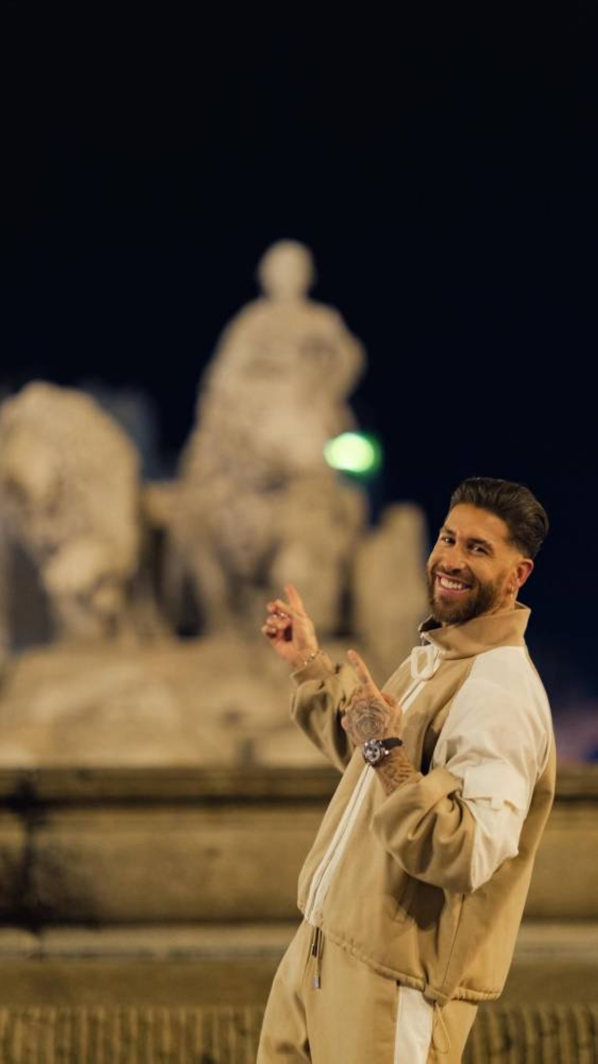 احتفالاً بأغنيته الجديدة... راموس يفاجئ مشجعي ريال مدريد