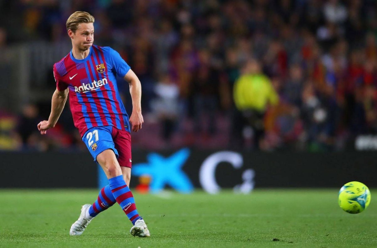 برشلونة يؤكد إصابة لاعبه الهولندي دي يونغ