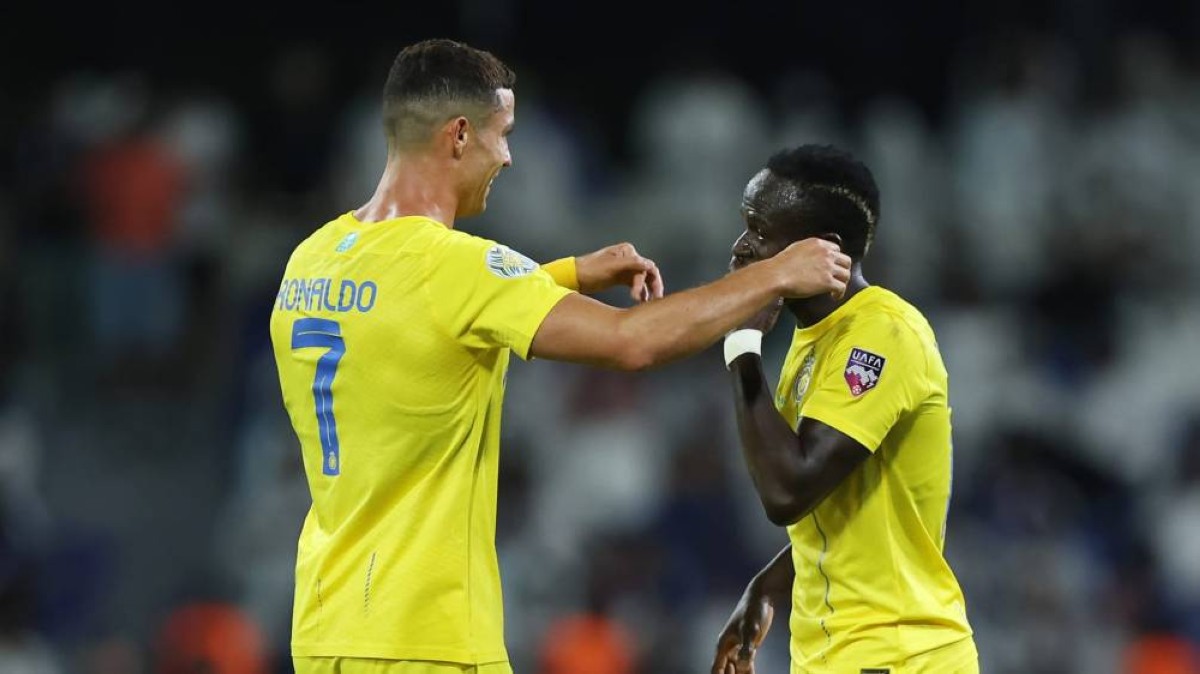 ماني ورونالدو يرفعان علامة النصر في الدوري السعودي