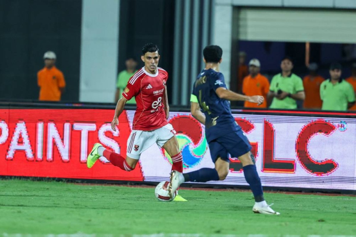 الأهلي يطارد صدارة الدوري المصري والزمالك يسعى لتضميد جراح القمة