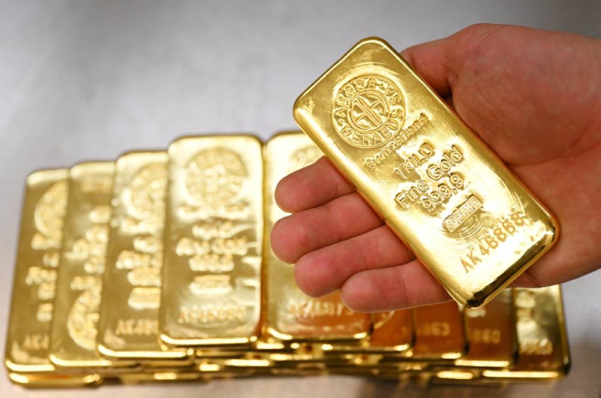 الذهب يرتفع مع تراجع الدولار وترقب اجتماع ترامب وشي