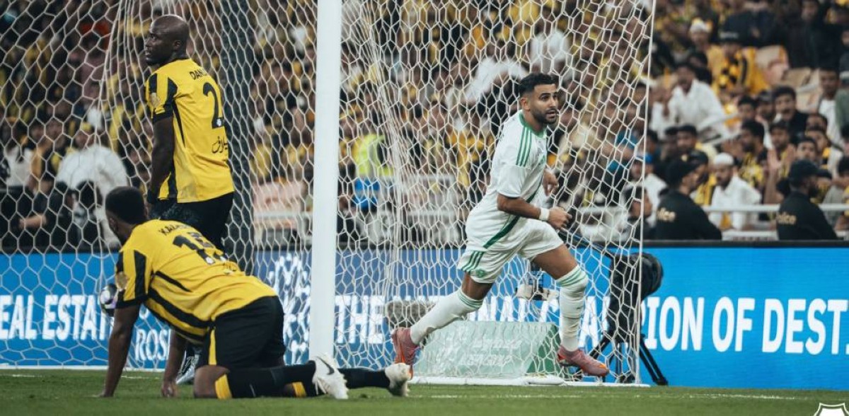 محرز يقود الأهلي للفوز على الاتحاد في قمة جدة