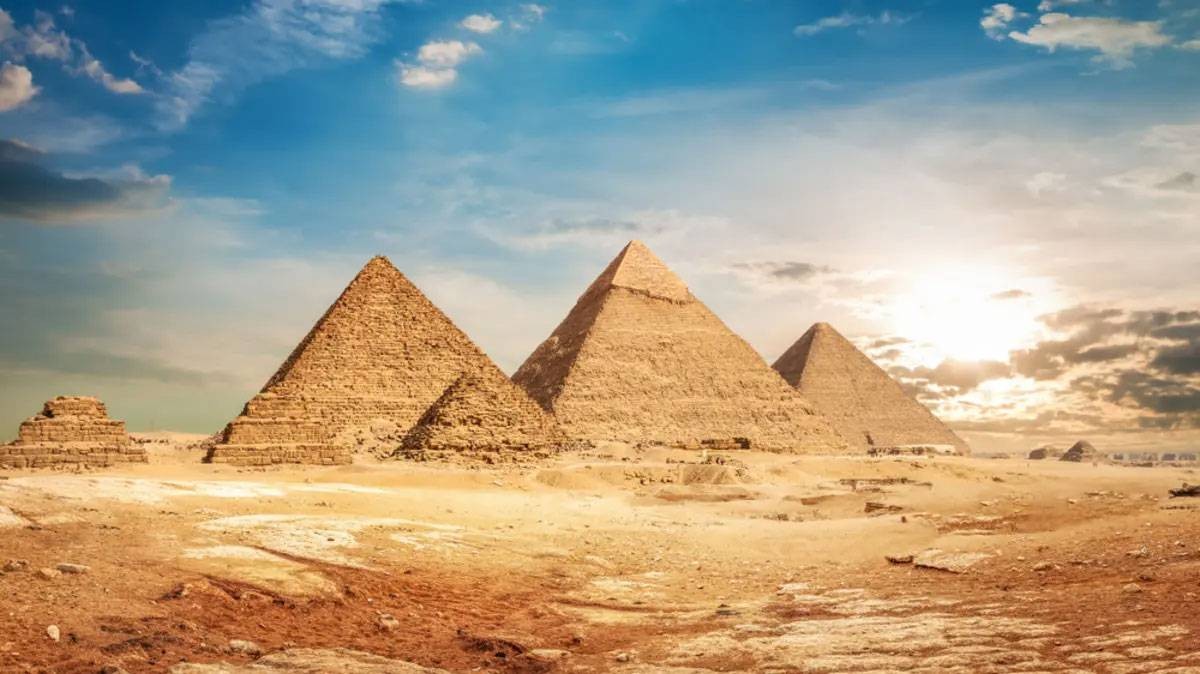 ألغاز الجيزة تتجدد.. اكتشاف غامض في هرم منقرع