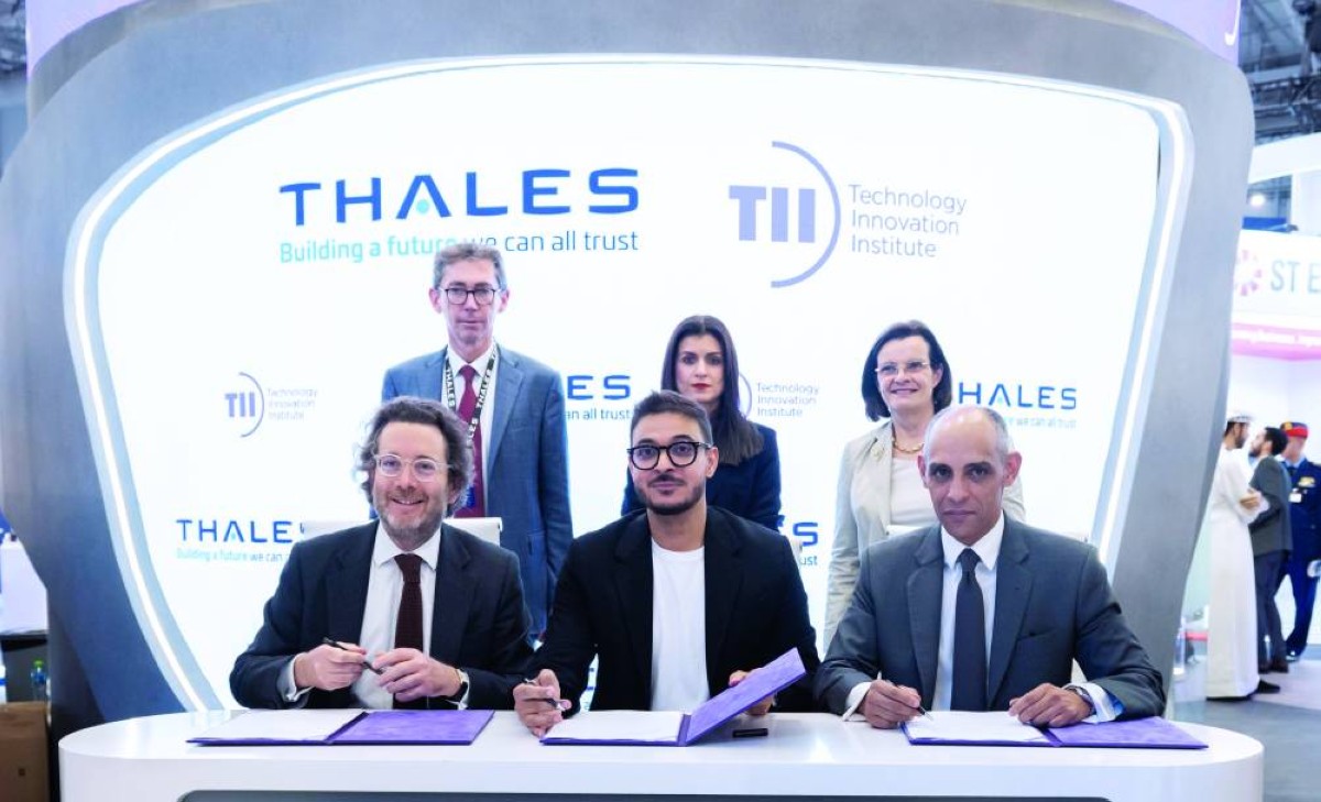 شراكة بين معهد الابتكار التكنولوجي و«تاليس» لتعزيز أبحاث تكنولوجيا الكم والأنظمة المستقلة والطاقة الموجهة