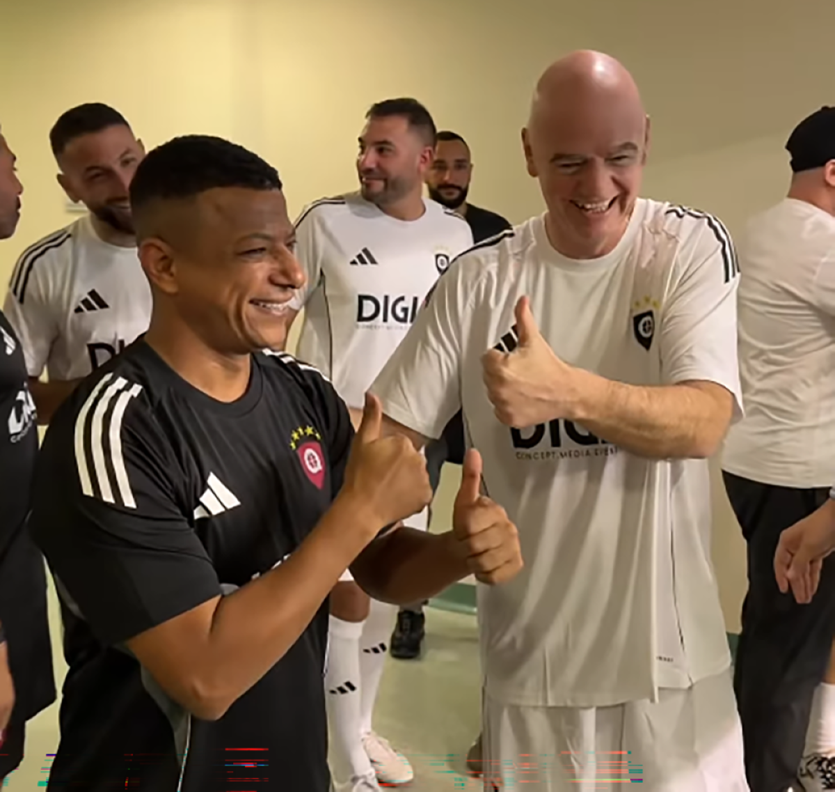 روح الدعابة تحضر في كأس العرب.. شبيه مبابي وفان دايك يلتقيان رئيس «فيفا»