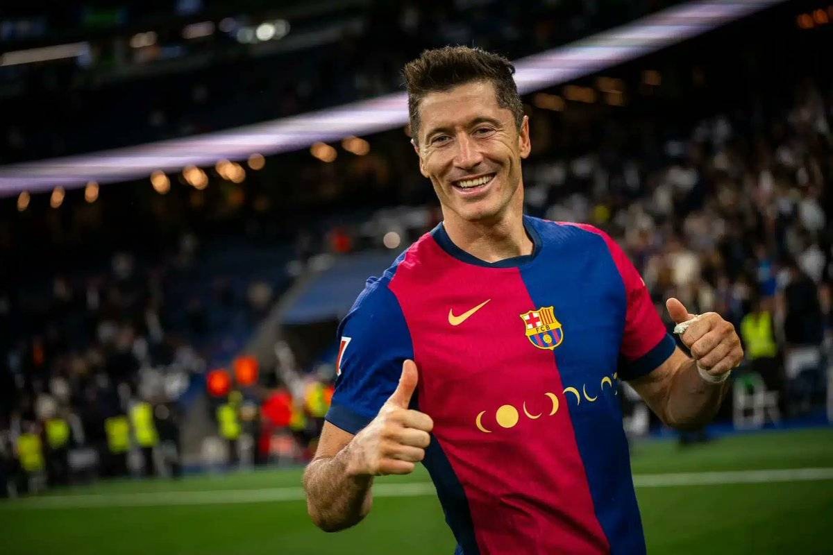 هداف لا يشيخ.. ليفاندوفسكي يفرض نفسه في مشروع برشلونة الجديد
