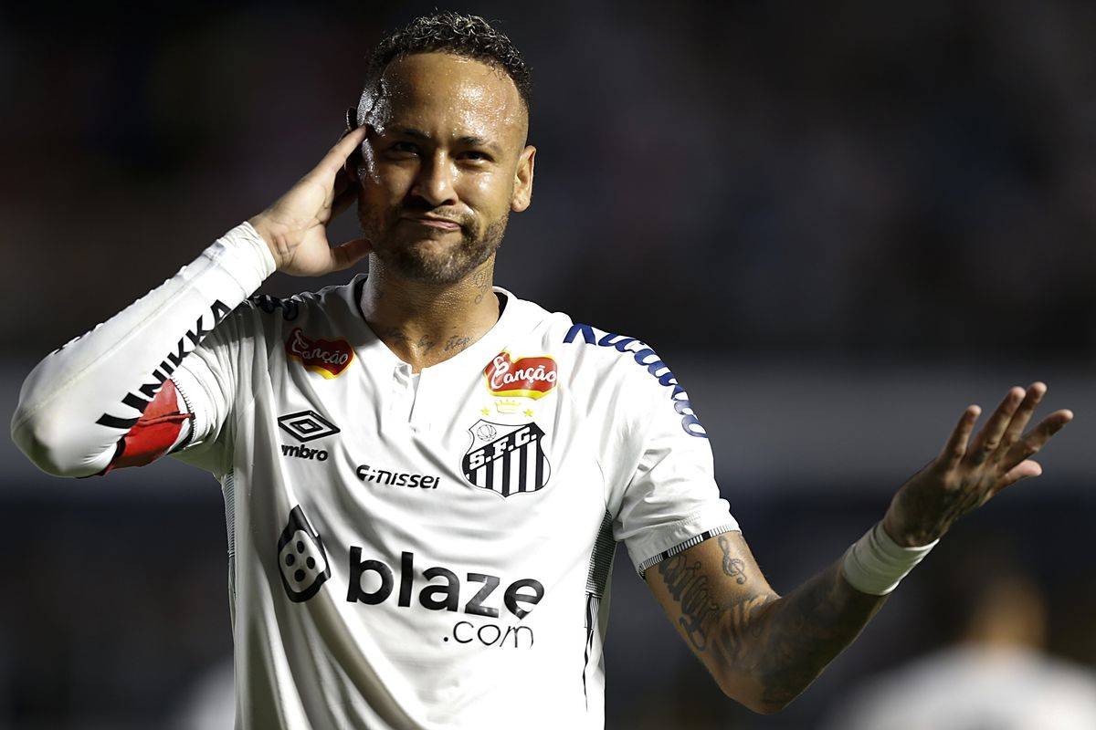 نيمار يمنح نجم ريال مدريد لقب أفضل لاعب وسط في العالم