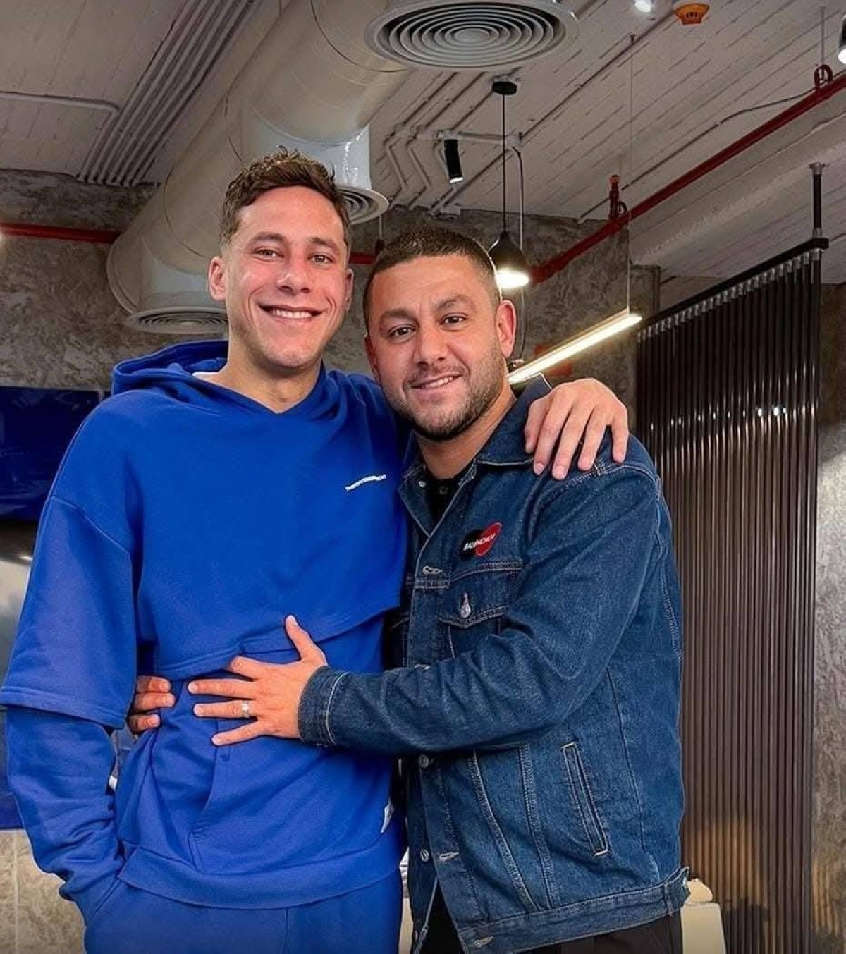 «ميدو» يساند رمضان صبحي في أول ظهور بعد إخلاء سبيله