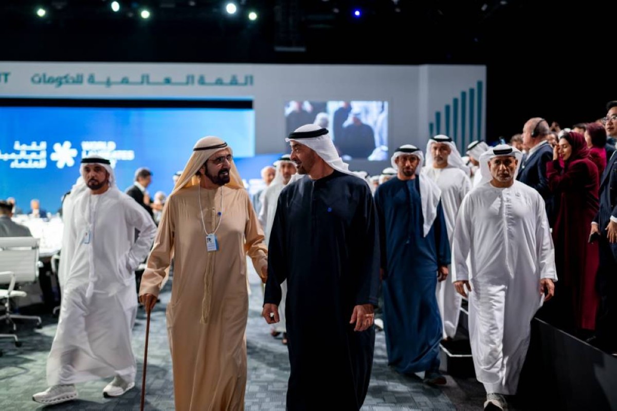 رئيس الدولة ومحمد بن راشد يفتتحان القمة العالمية للعلماء