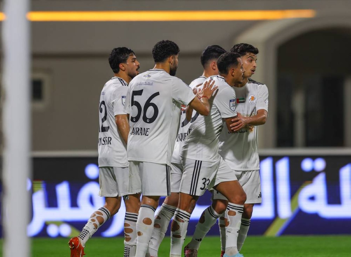 عجمان يصطاد نمور كلباء بعد مباراة «مجنونة»