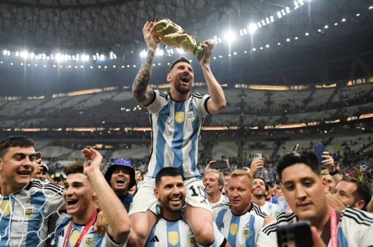 الفيفا يتساءل.. هل ميسي إنسان أم أسطورة من المريخ؟