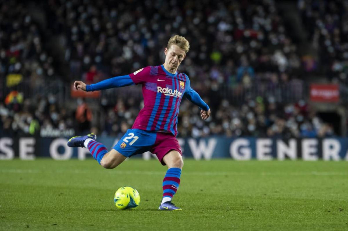 الإصابة تبعد دي يونغ عن برشلونة لأكثر من شهر
