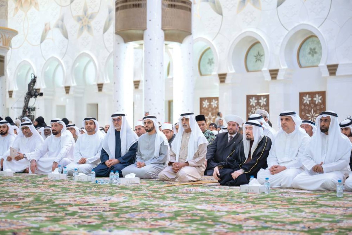 نهيان بن مبارك يشهد فعالية «يوم زايد للعمل الإنساني» في جامع الشيخ زايد الكبير