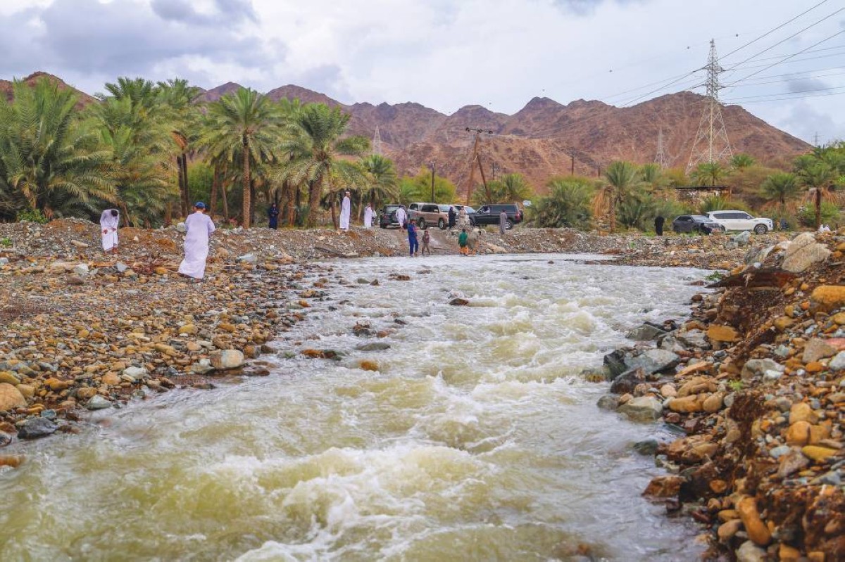 أمطار الخير ترسم الفرح.. والبر ملتقى العائلات