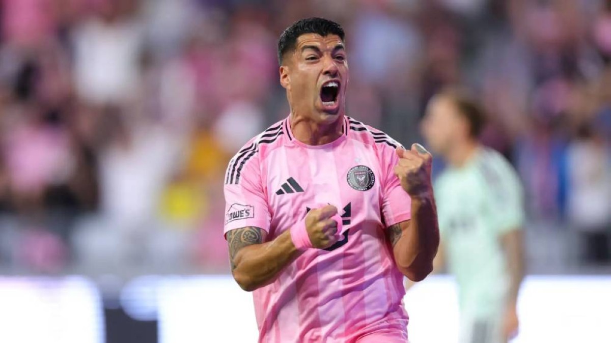 سواريز يفتح باب العودة إلى منتخب أوروغواي من أجل كأس العالم