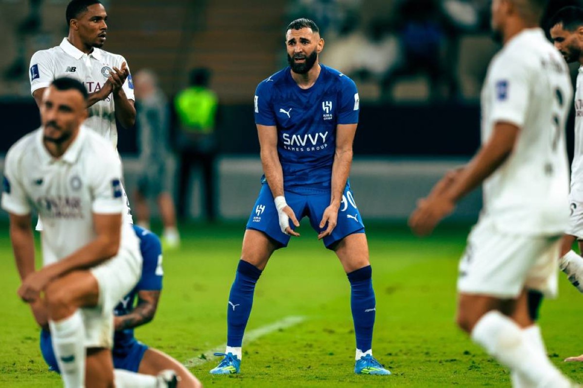بنزيما في مرمى النيران بعد الخروج الآسيوي