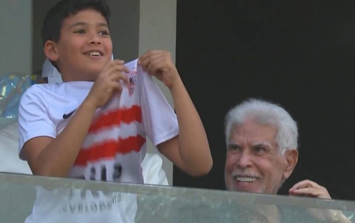 «المعلم» شحاتة يتابع تأهل الزمالك إلى النهائي الأفريقي