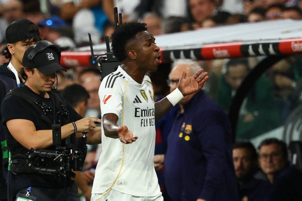 أربيلوا يدافع عن فينيسيوس بعد صافرات جماهير ريال مدريد