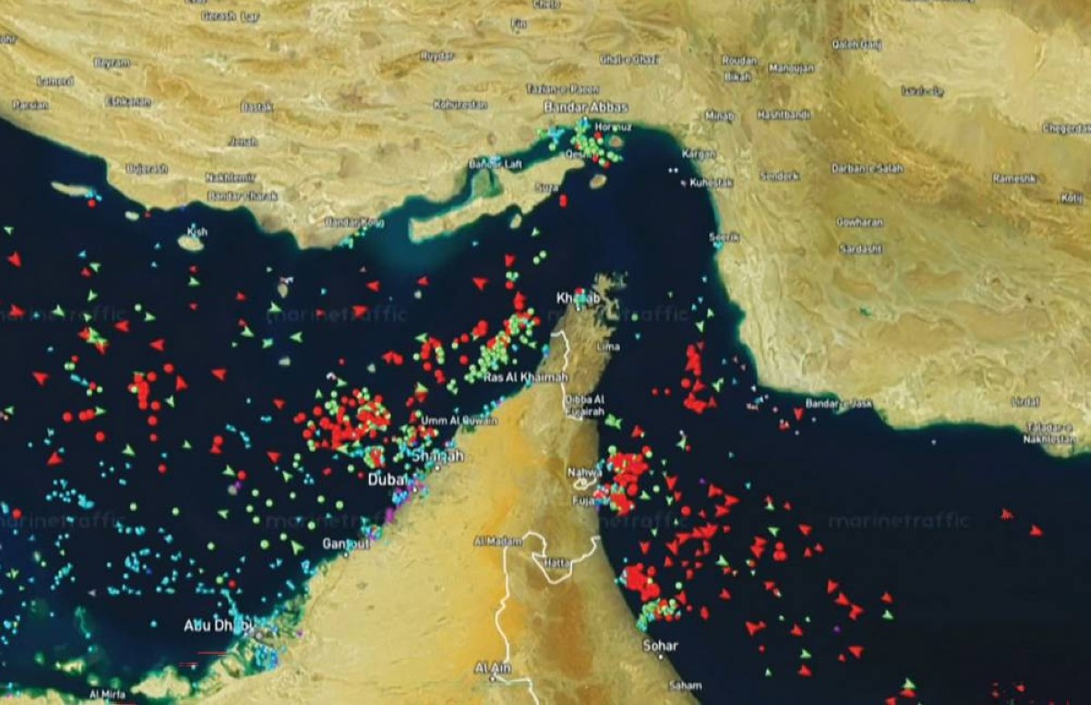 العالم من ثقب مضيق
