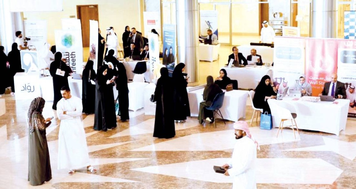 سوق العمل في الإمارات يحافظ على صلابته وسط تراجع عالمي