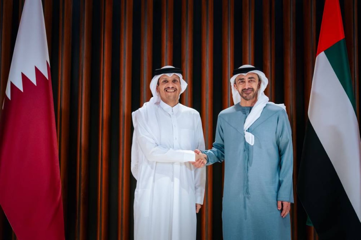 عبدالله بن زايد ورئيس الوزراء ووزير الخارجية القطري يترأسان اجتماع اللجنة المشتركة بين البلدين في متحف زايد الوطني