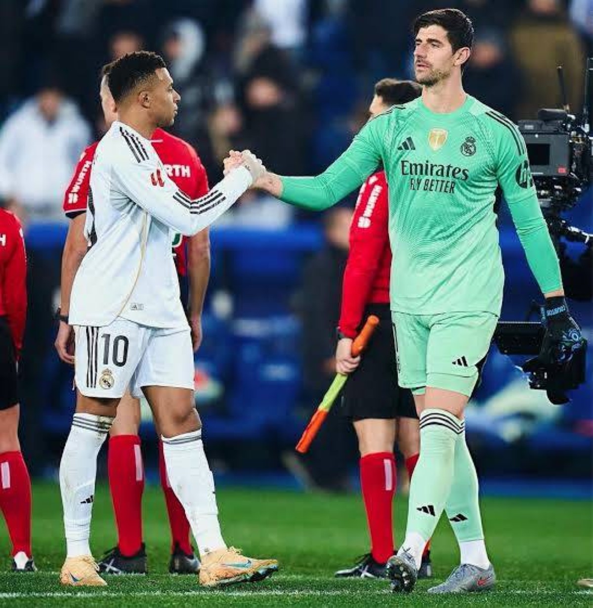 تدريبات ريال مدريد تشهد لقطة خطيرة بين كورتوا ومبابي