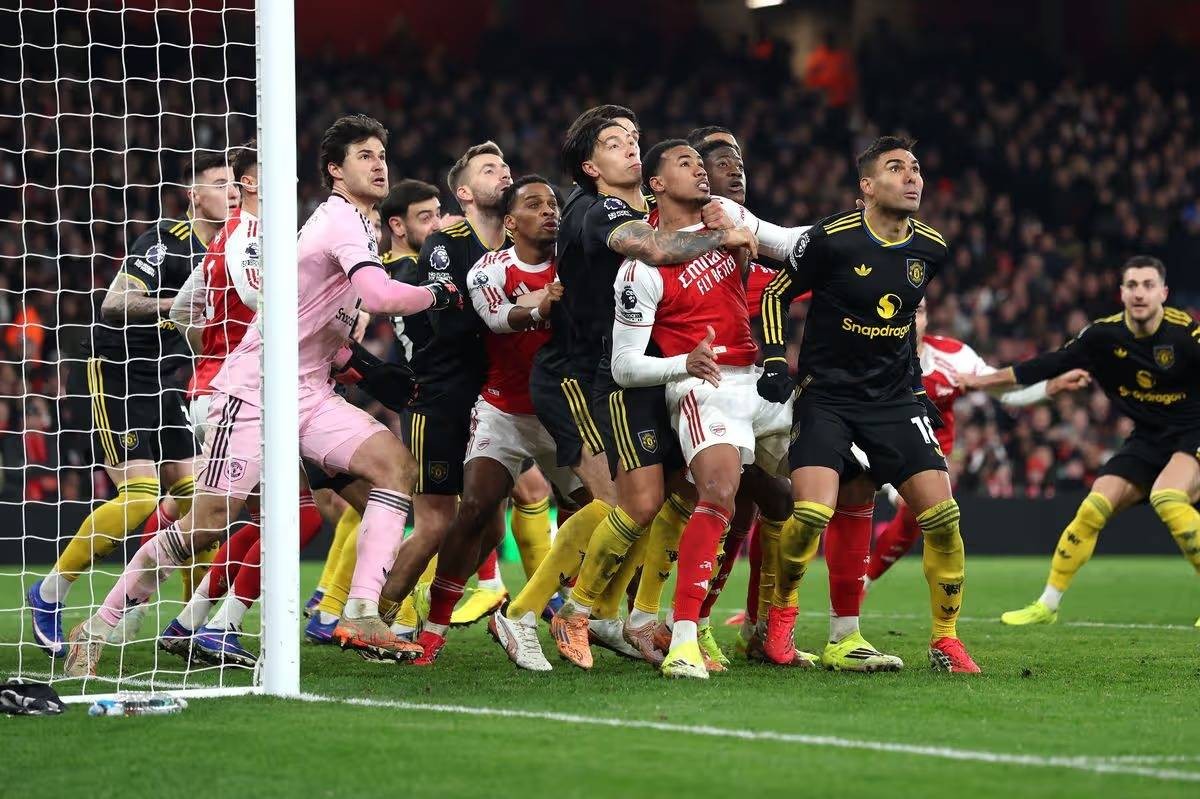 الركنيات تتحول إلى أزمة جديدة تهدد صورة الدوري الإنجليزي