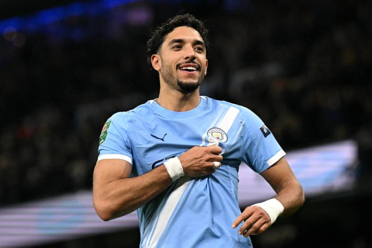 برشلونة يضع مرموش بديلاً لليفاندوفسكي