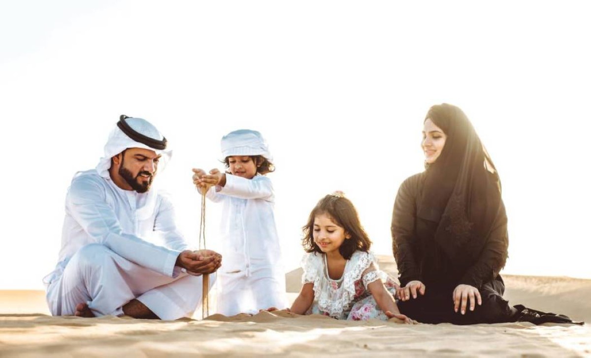 الأسرة الإماراتية حجر الأساس في تعزيز القيم والتماسك المجتمعي