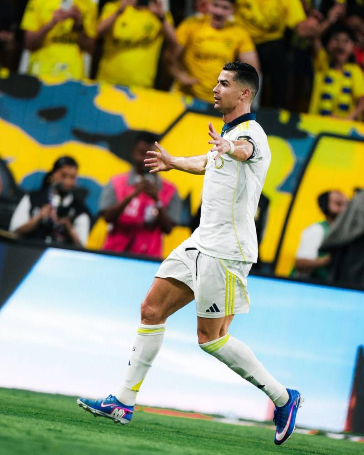 ثنائية رونالدو تقود النصر لحسم لقب الدوري السعودي