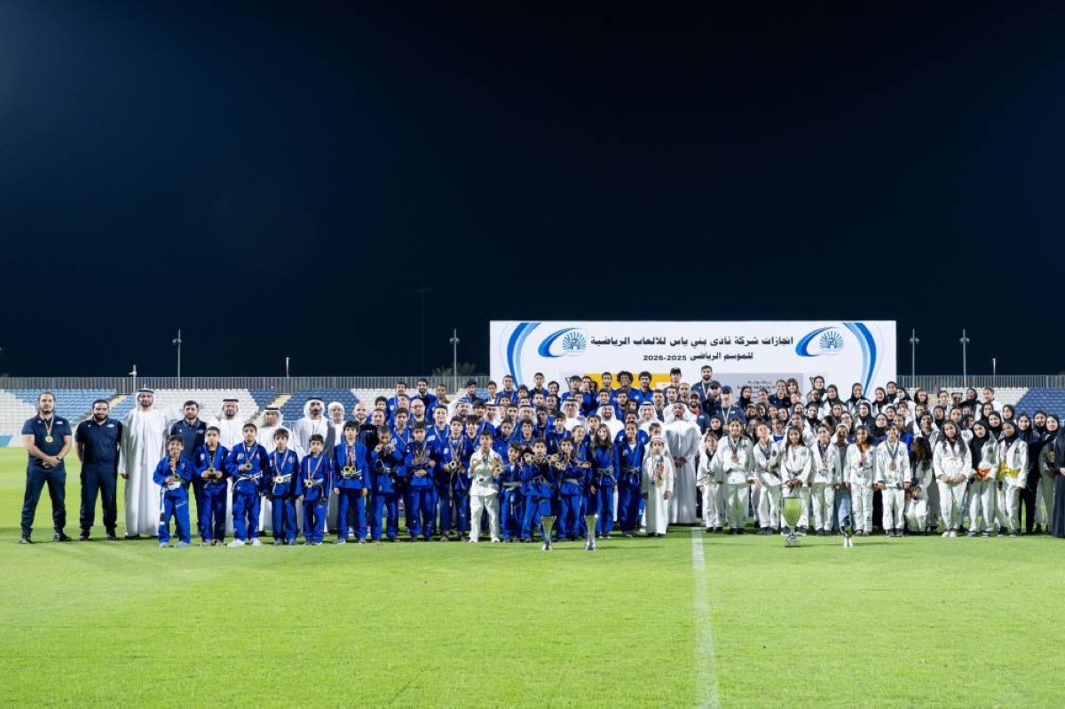 سيف بن زايد يلتقي فريقي بني ياس للجوجيتسو والكرة الطائرة