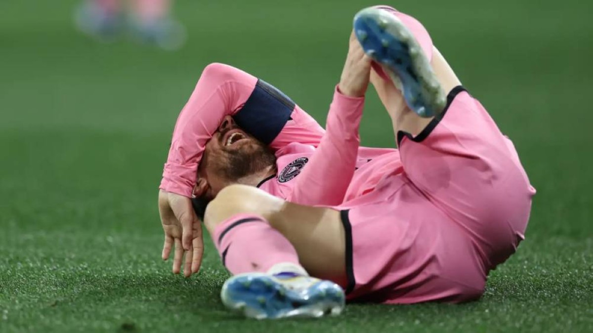 إصابة ميسي تقلق الأرجنتين قبل كأس العالم