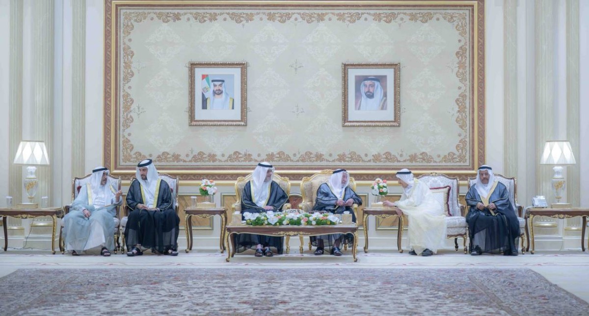 الحكام يؤدون صلاة العيد ويستقبلون المهنئين بالعيد