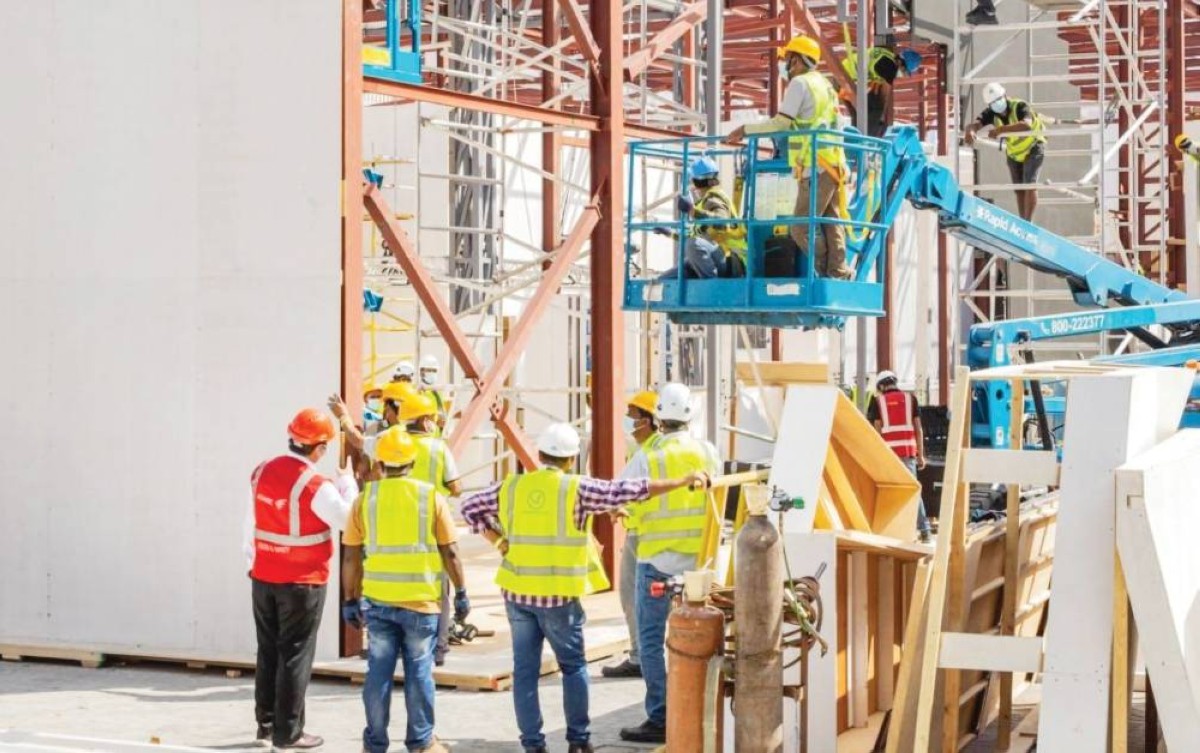 حظر العمل وقت الظهيرة في الأماكن المكشوفة اعتباراً من الغد
