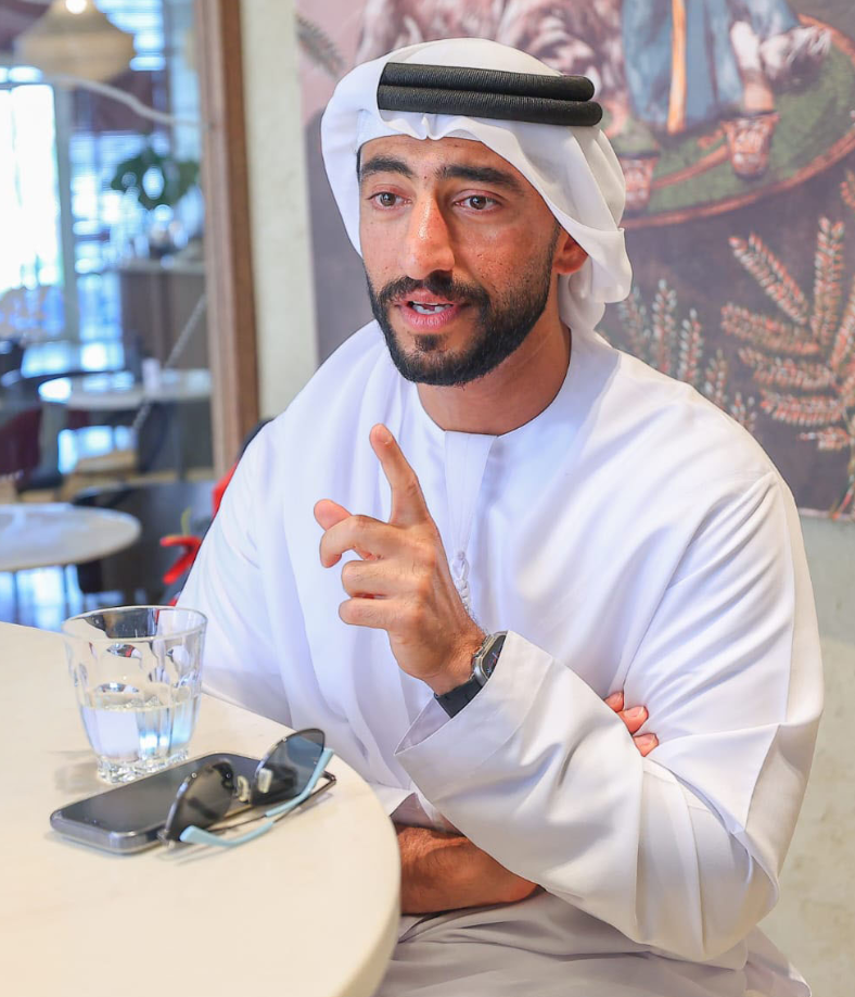 عبد الله الشرقي لـ «البيان»: أنا «أرجنتيني».. ومارادونا السبب