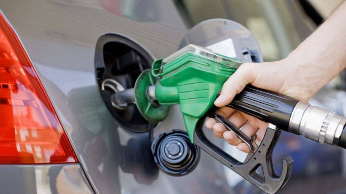 الإمارات.. انخفاض أسعار الوقود لشهر يوليو