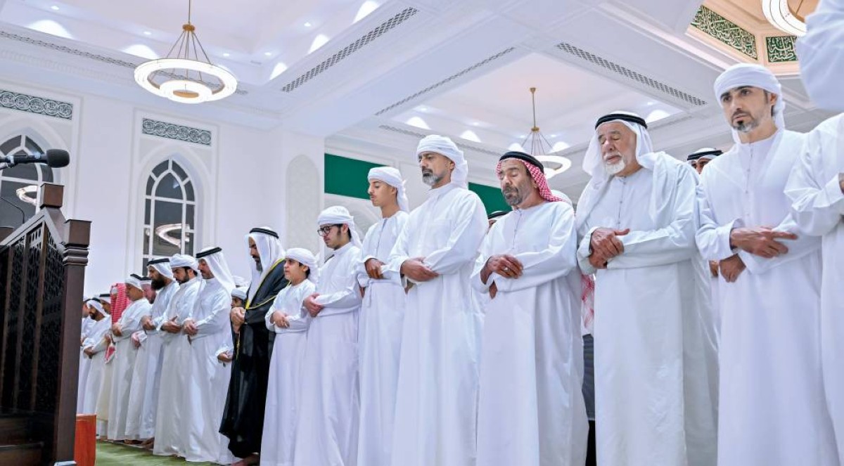 عمار النعيمي يؤدي الصلاة على جثمان سلطان الكتبي