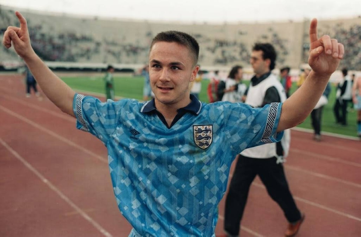 قميص عمره 35 عامًا يعود بقوة في مدرجات كأس العالم