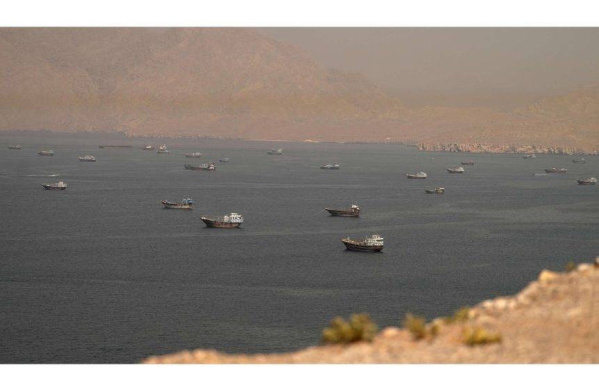الجيش البريطاني: اندلاع النيران في ناقلة نفط بعد إصابتها بمقذوف في هرمز