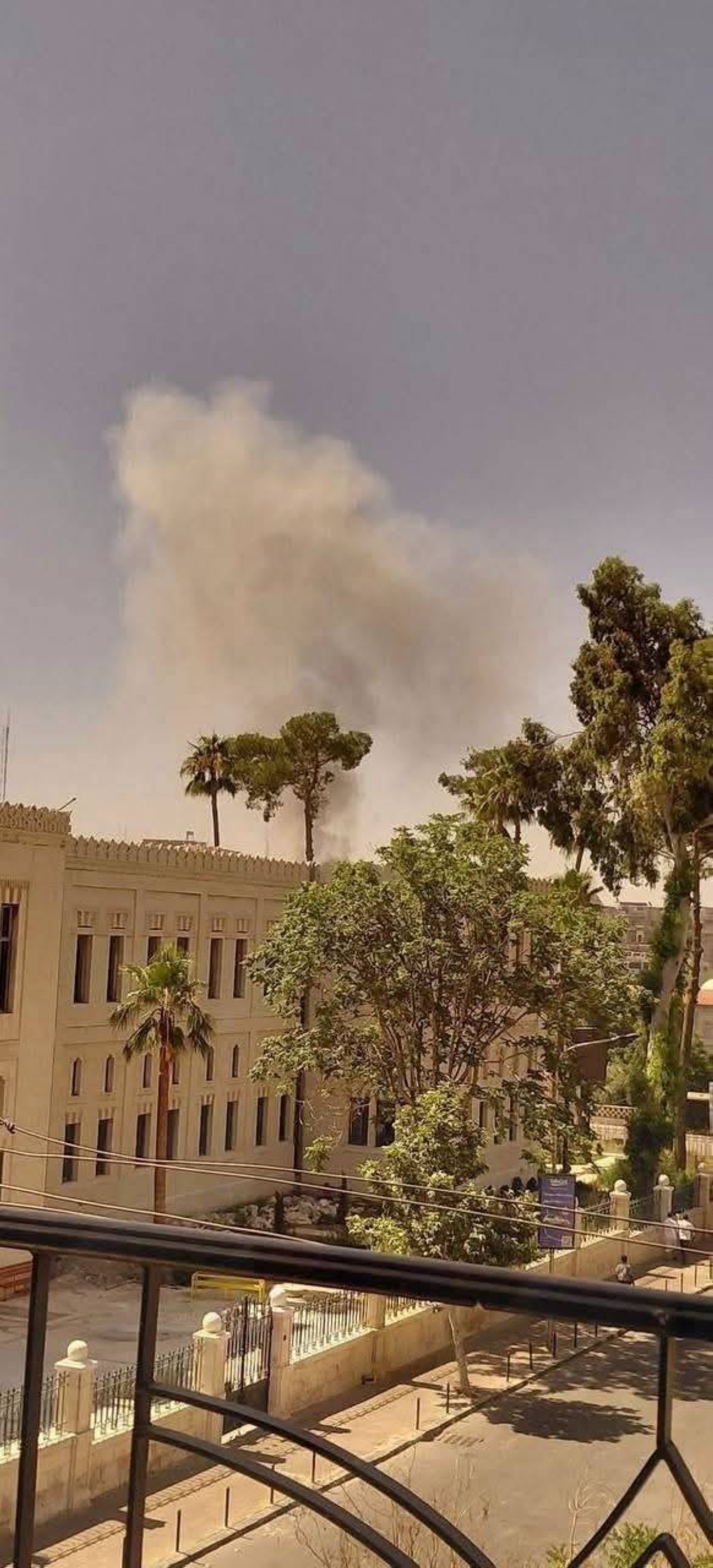 سوريا.. انفجار عبوات ناسفة قرب فندق يقيم فيه ماكرون بدمشق