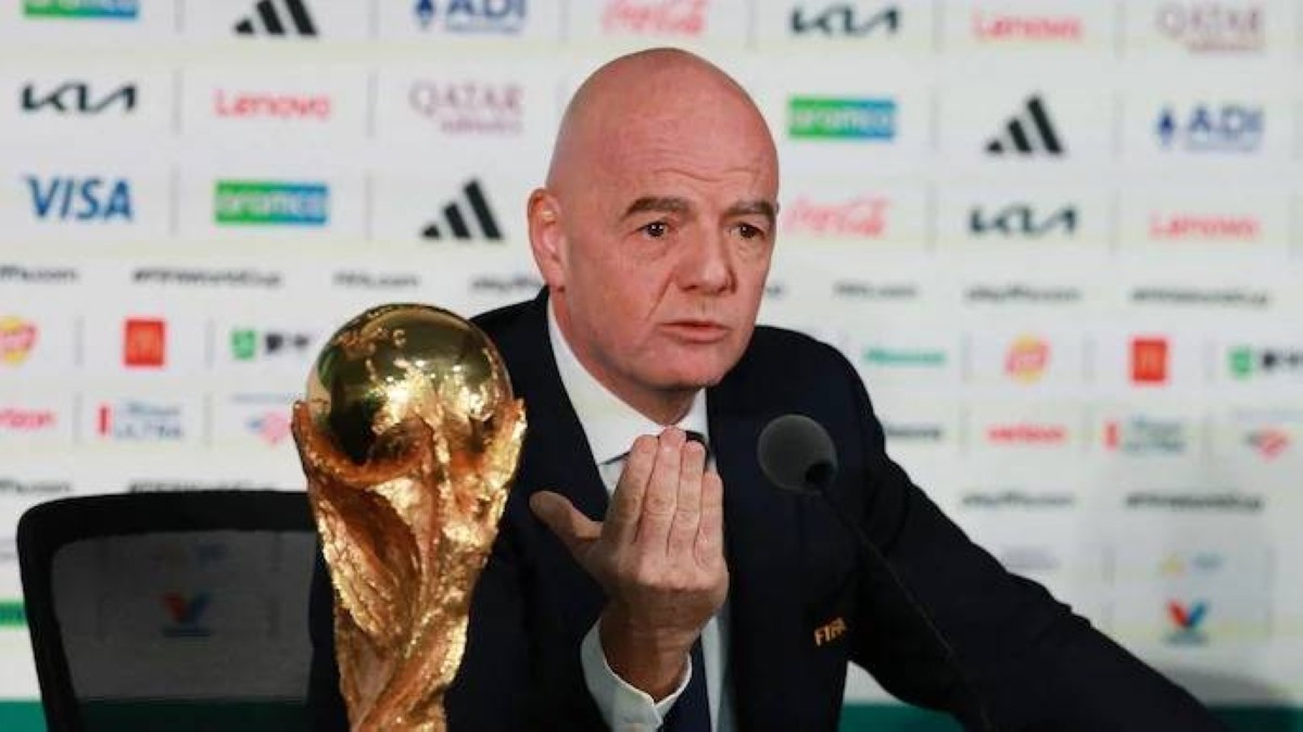 إنفانتينو يدافع عن خطة رفع عدد المشاركين في كأس العالم إلى 64 منتخباً