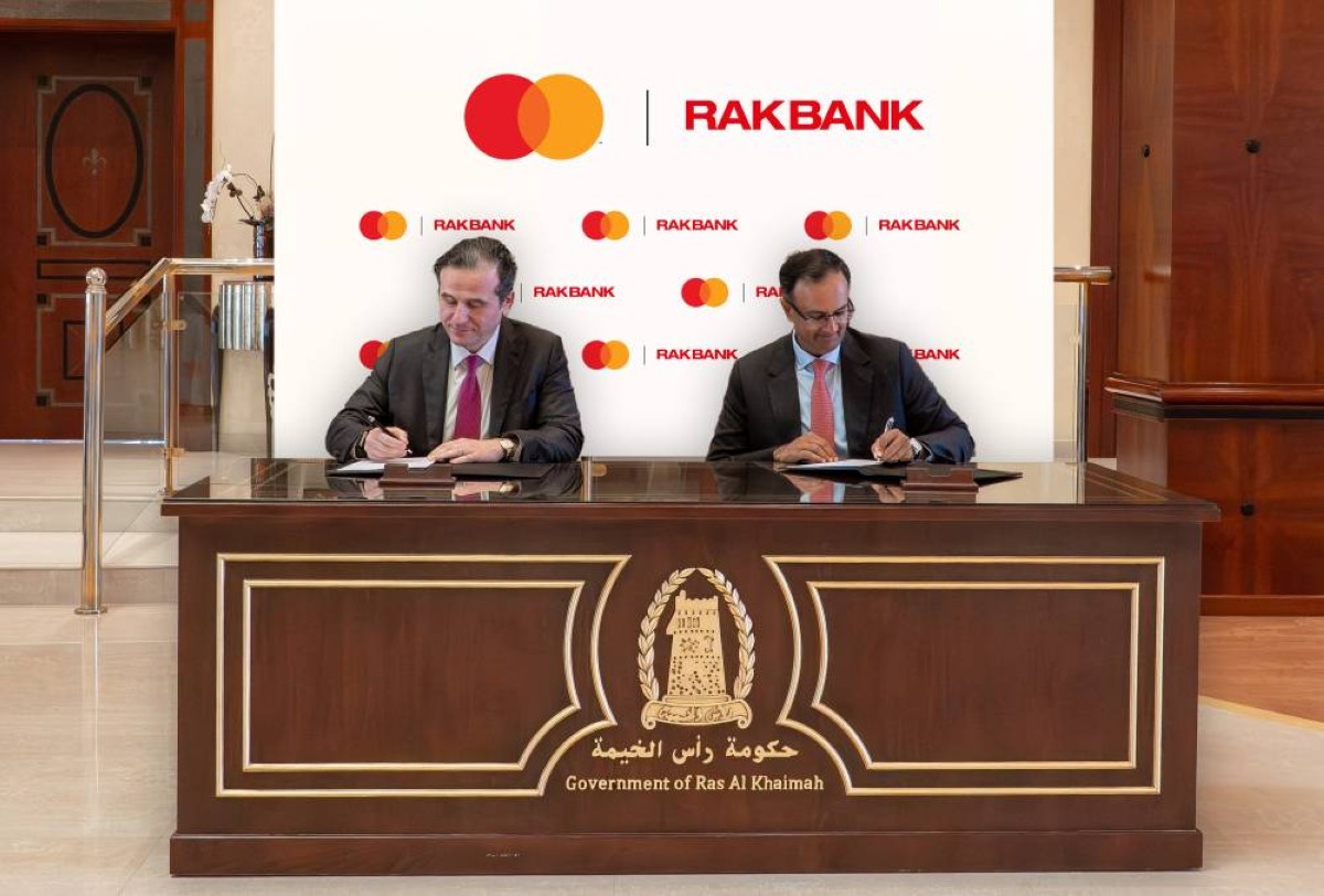 تعاون بين «راك بنك» و«ماستركارد» لدعم الابتكار في مجال المدفوعات