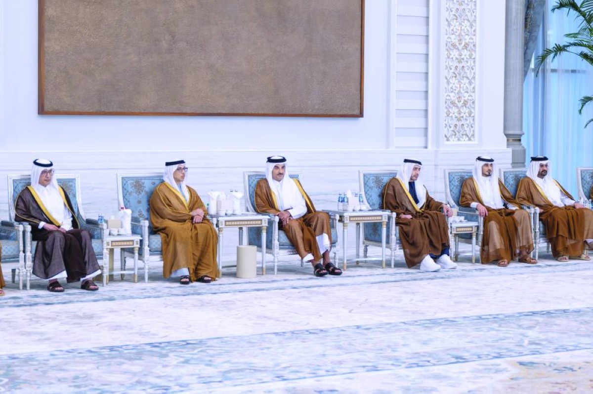 منصور وسيف وعبدالله بن زايد يعزون أمير قطر
