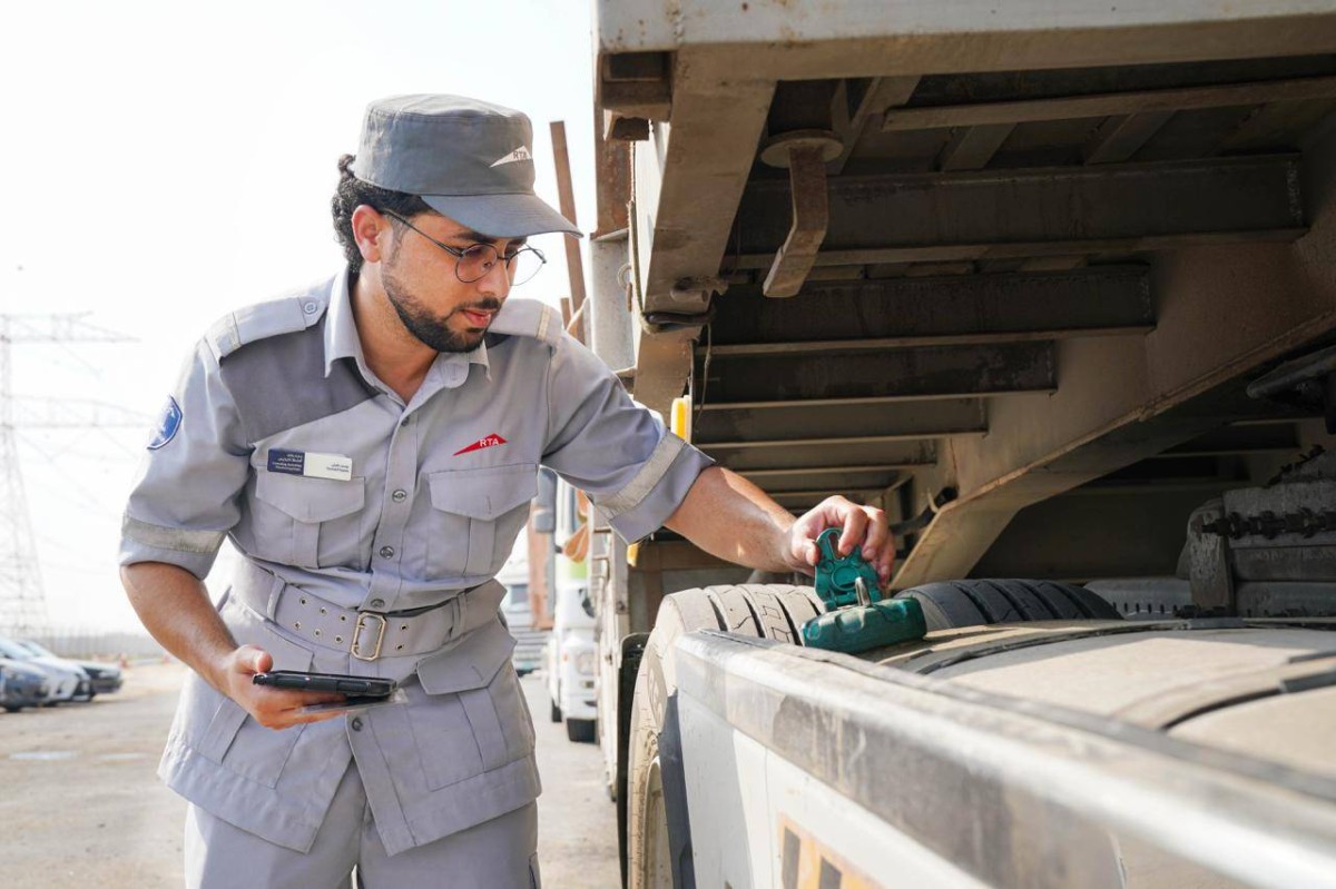 "طرق دبي" و"شرطة دبي" تطلقان حملة التوعية المرورية لسائقي الشاحنات وأصحاب شركات النقل